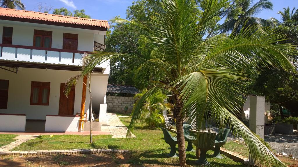Hotel Flamingo Anuradhapura Exteriör bild