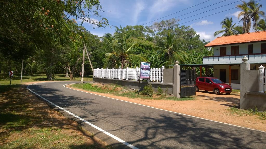 Hotel Flamingo Anuradhapura Exteriör bild