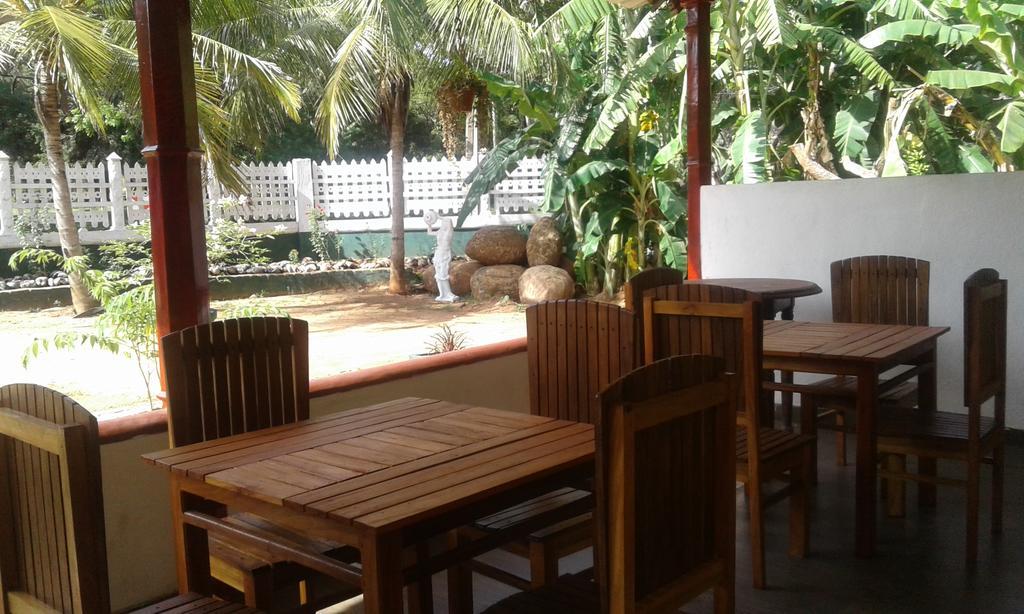 Hotel Flamingo Anuradhapura Exteriör bild