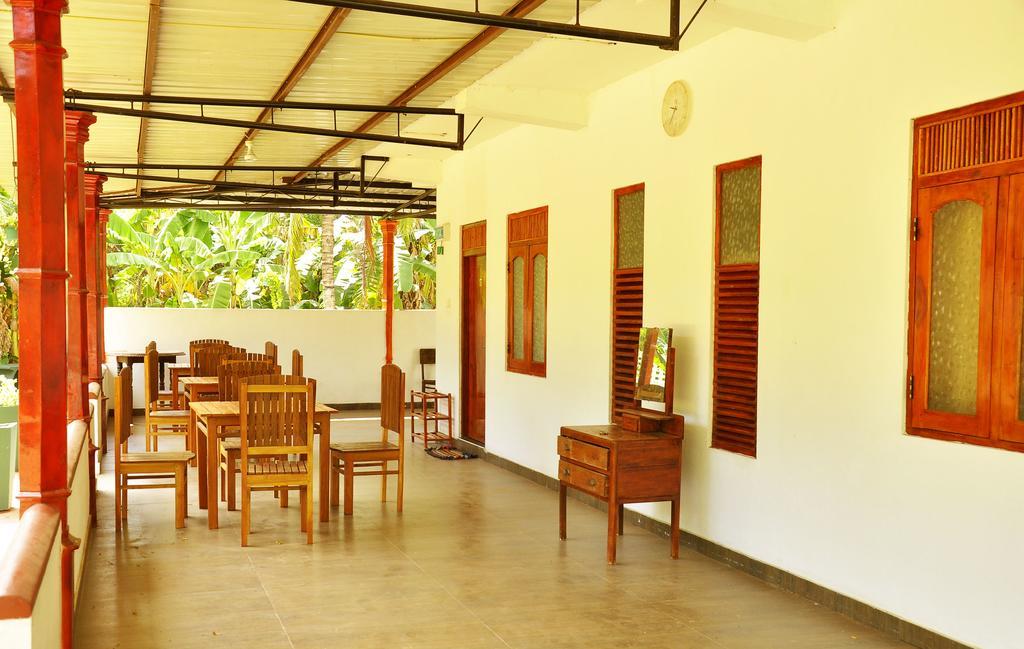 Hotel Flamingo Anuradhapura Exteriör bild
