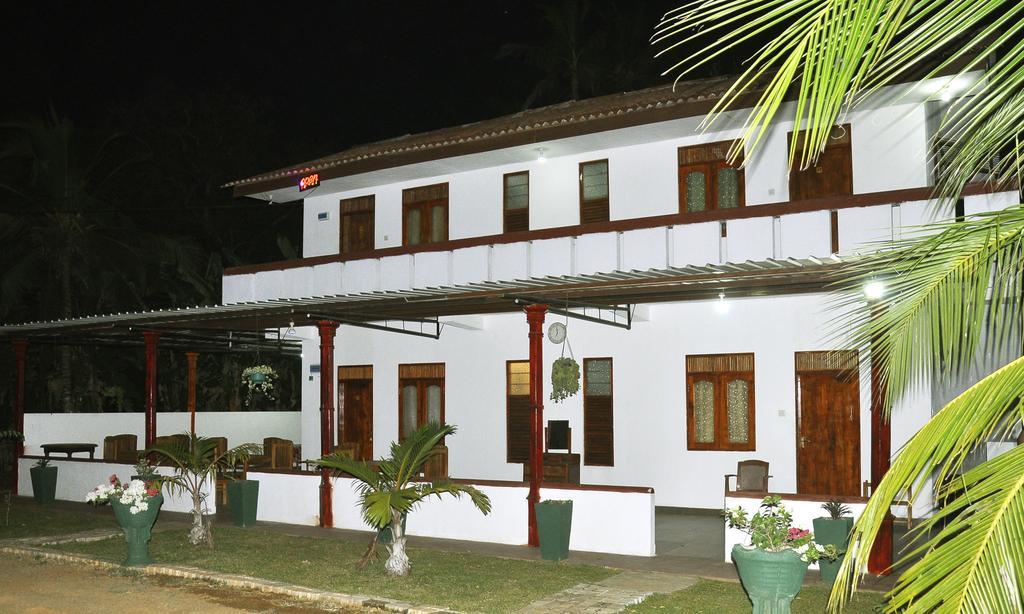 Hotel Flamingo Anuradhapura Exteriör bild