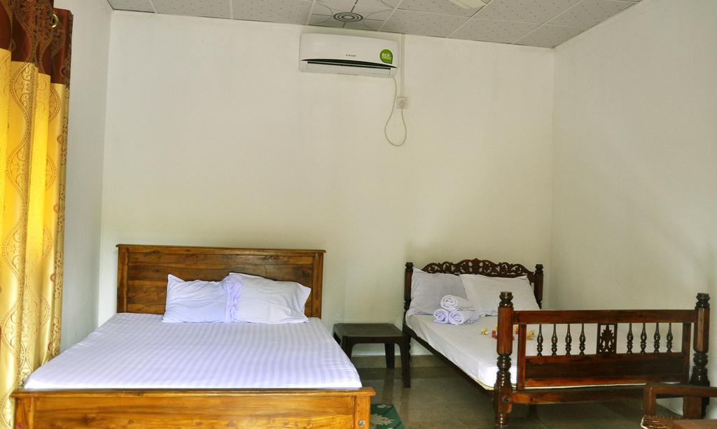 Hotel Flamingo Anuradhapura Exteriör bild