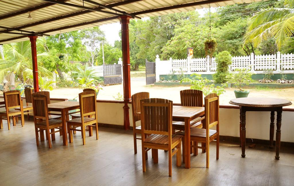 Hotel Flamingo Anuradhapura Exteriör bild