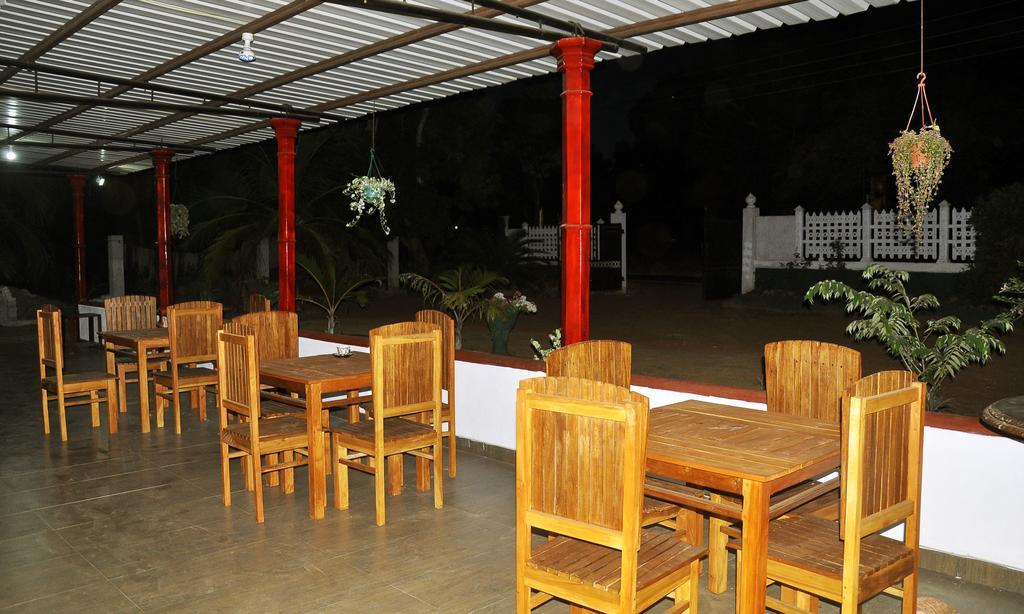 Hotel Flamingo Anuradhapura Exteriör bild