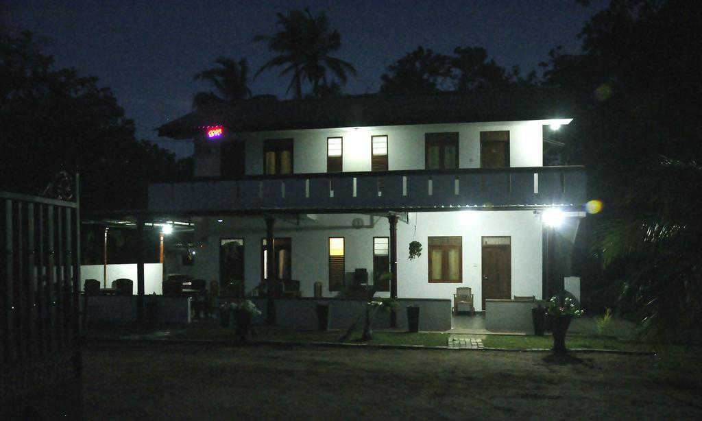 Hotel Flamingo Anuradhapura Exteriör bild